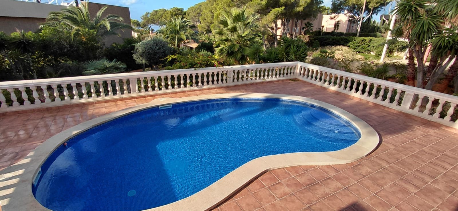 Lee más sobre el artículo El Jardín También Habla de Ti: Cómo Transformar un Espacio Exterior en Mallorca en una Experiencia Única