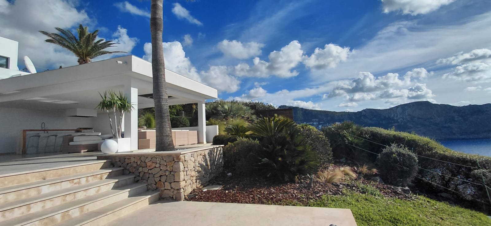 Lee más sobre el artículo Cómo Mantener un Jardín Perfecto en Mallorca Durante Todo el Año
